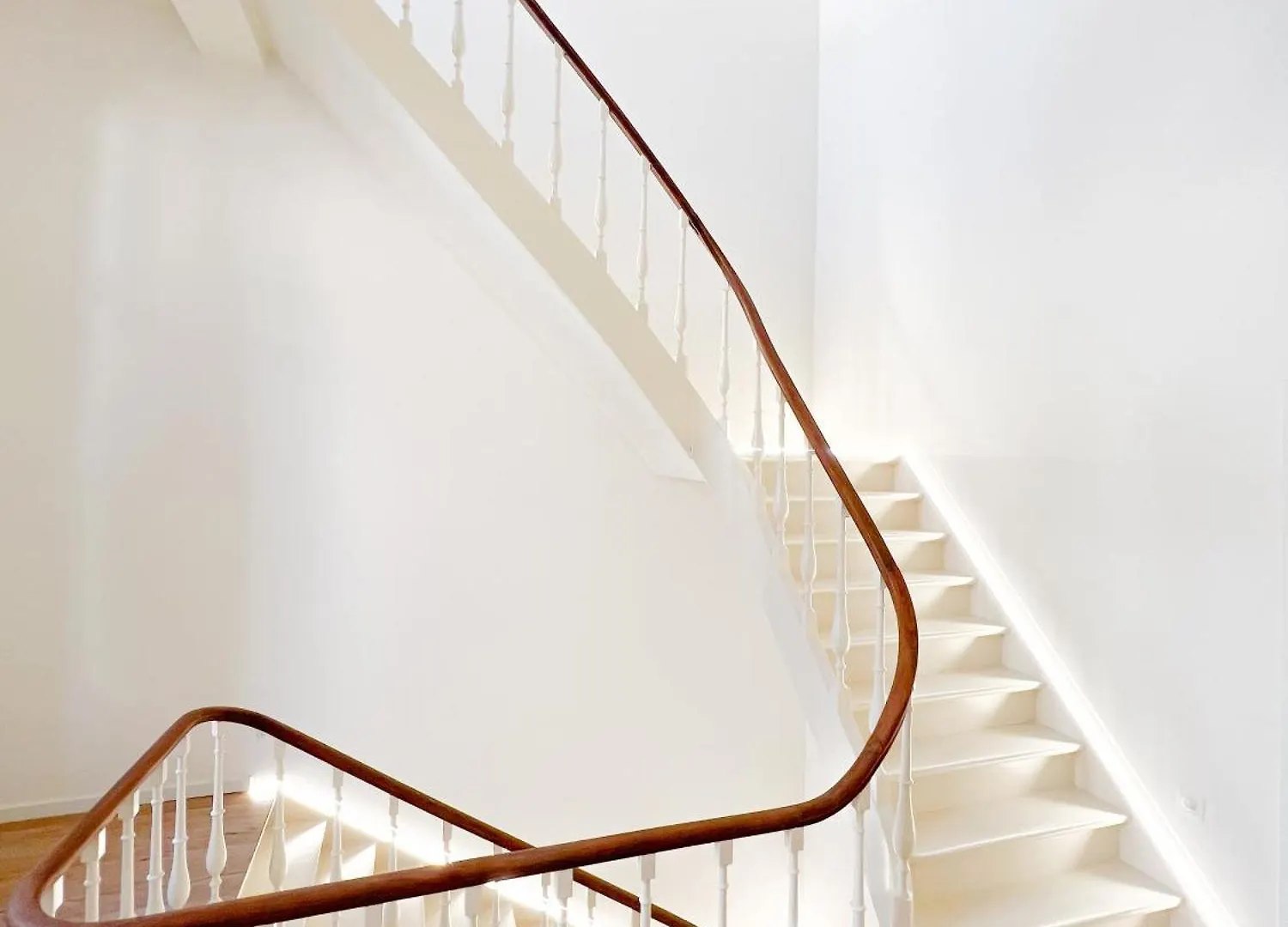 אנטוורפן Mayfair Suites 0*,